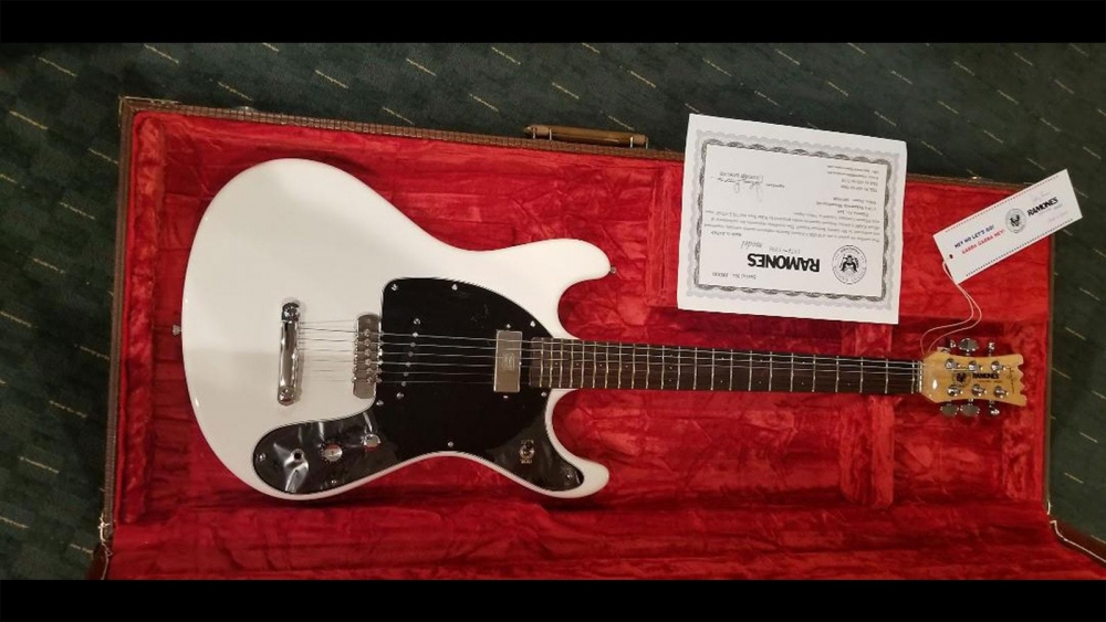 mosrite-mark-ii-johnny-ramone-signature-1974-1996-model-