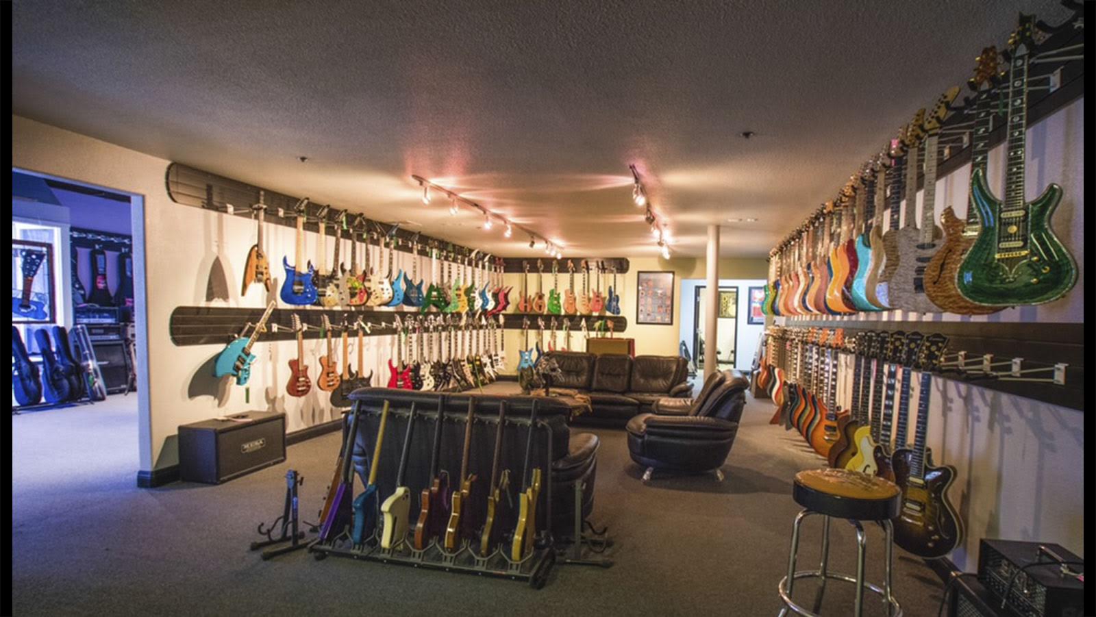 Roman Guitars Showroom