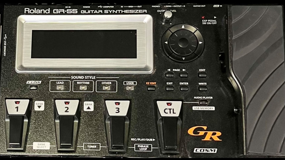 Roland GR-55 Guitar Synthesizer with GK-3 Pickup